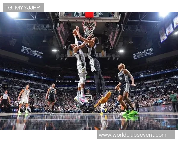 文班亚马首场比赛表现抢眼5次盖帽加上隔扣字母哥引发热烈讨论